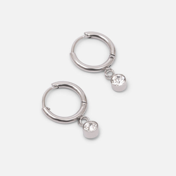 Charger l&#39;image dans la galerie, Boucles d&#39;oreilles huggies argentées breloque zircon cubique en acier inoxydable
