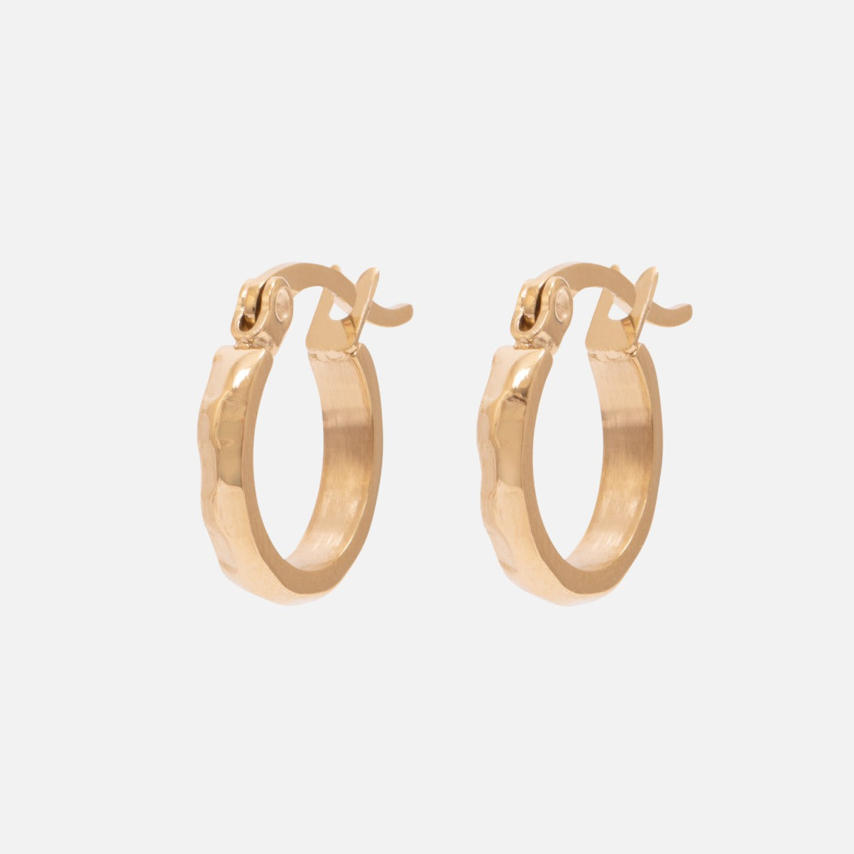 Boucles d'oreilles anneaux dorés martelés en acier inoxydable