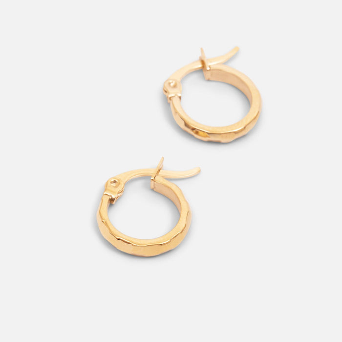 Boucles d'oreilles anneaux dorés martelés en acier inoxydable