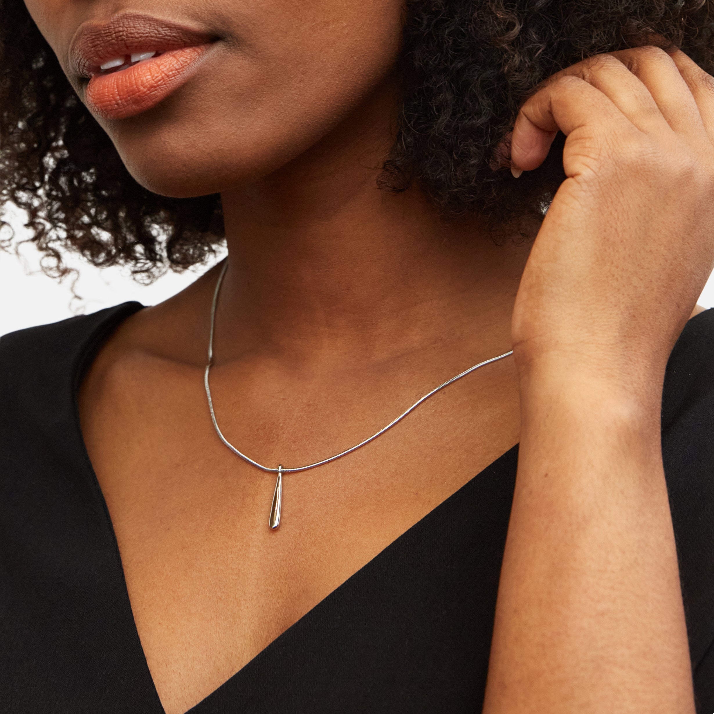 Collier argent avec breloque longue et zircon cubique en acier inoxydable