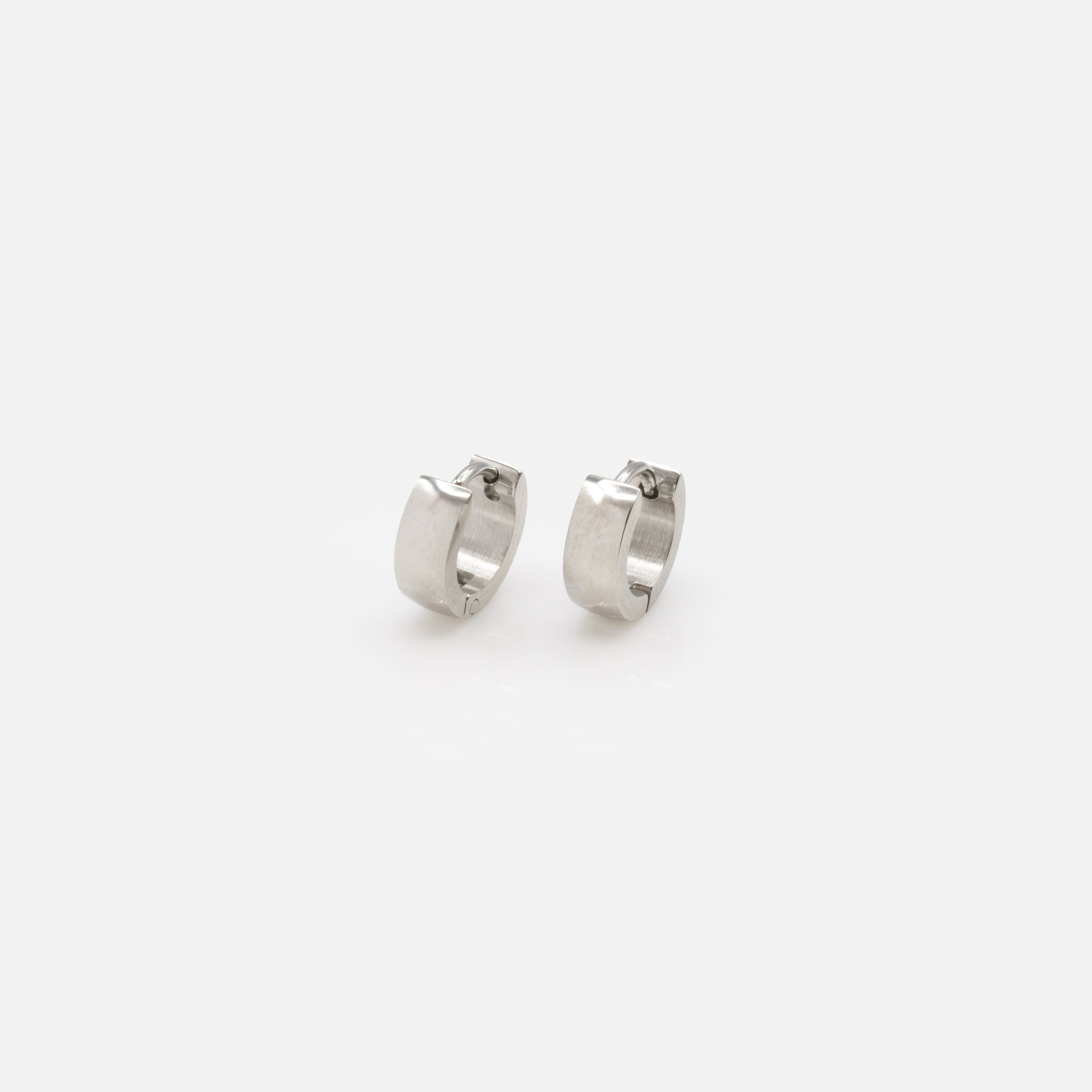 Boucles d'oreilles huggies argentées 10 mm en acier inoxydable