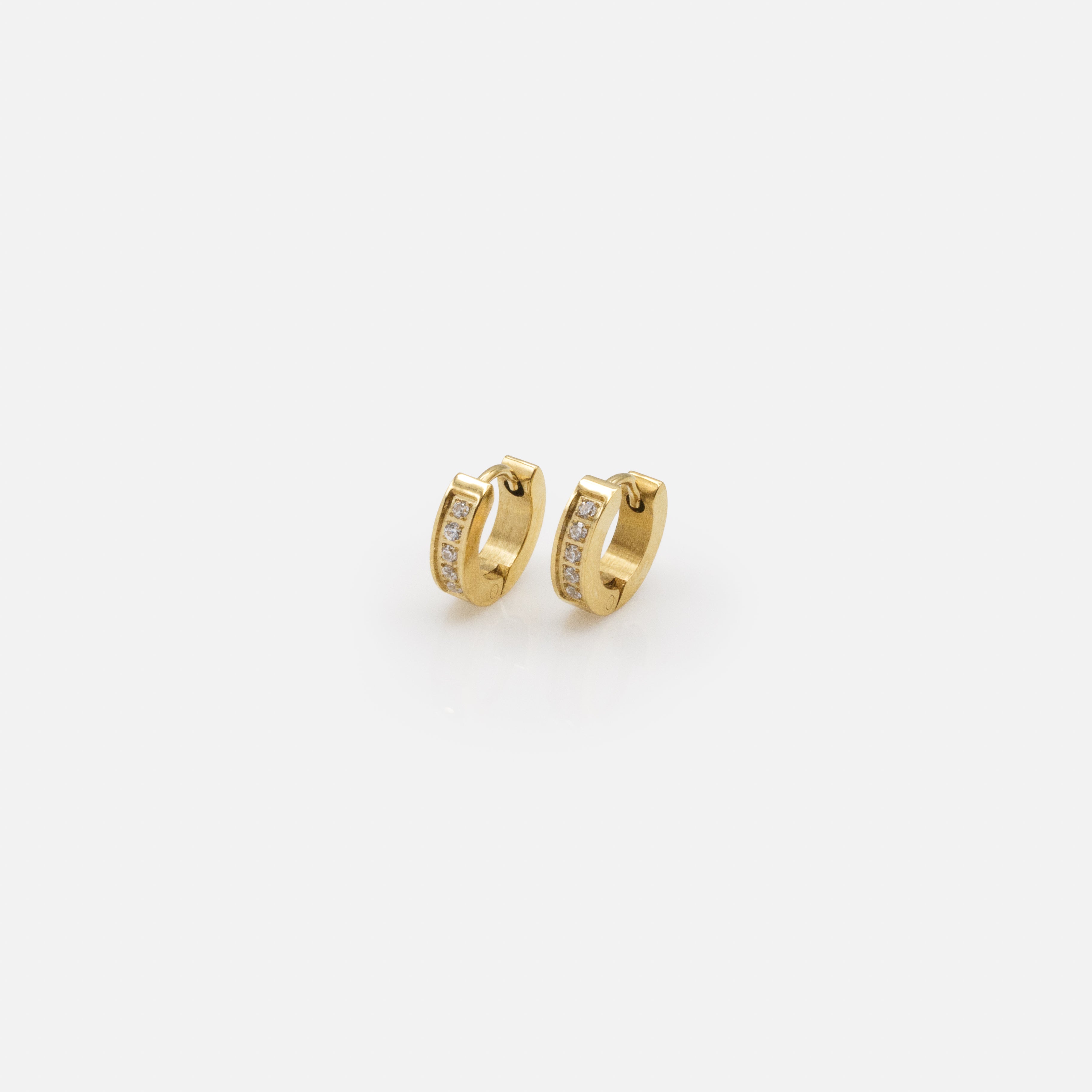 Boucles d'oreilles huggies dorées 11 mm avec rang de zircons en acier inoxydable