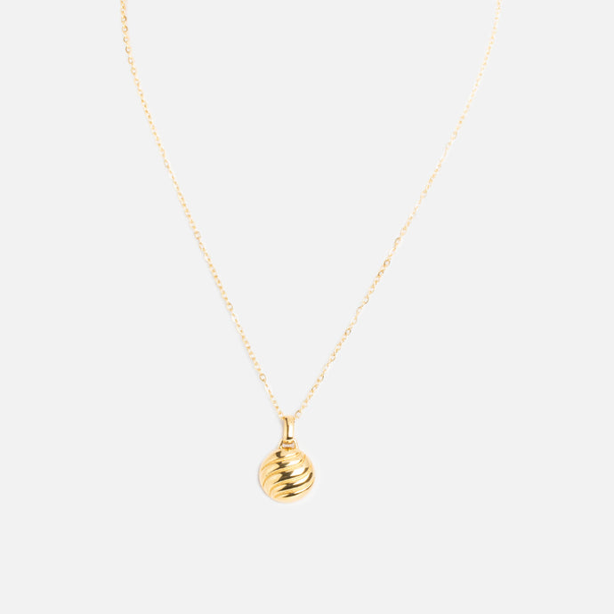 Collier doré avec pendentif ondulé en acier inoxydable