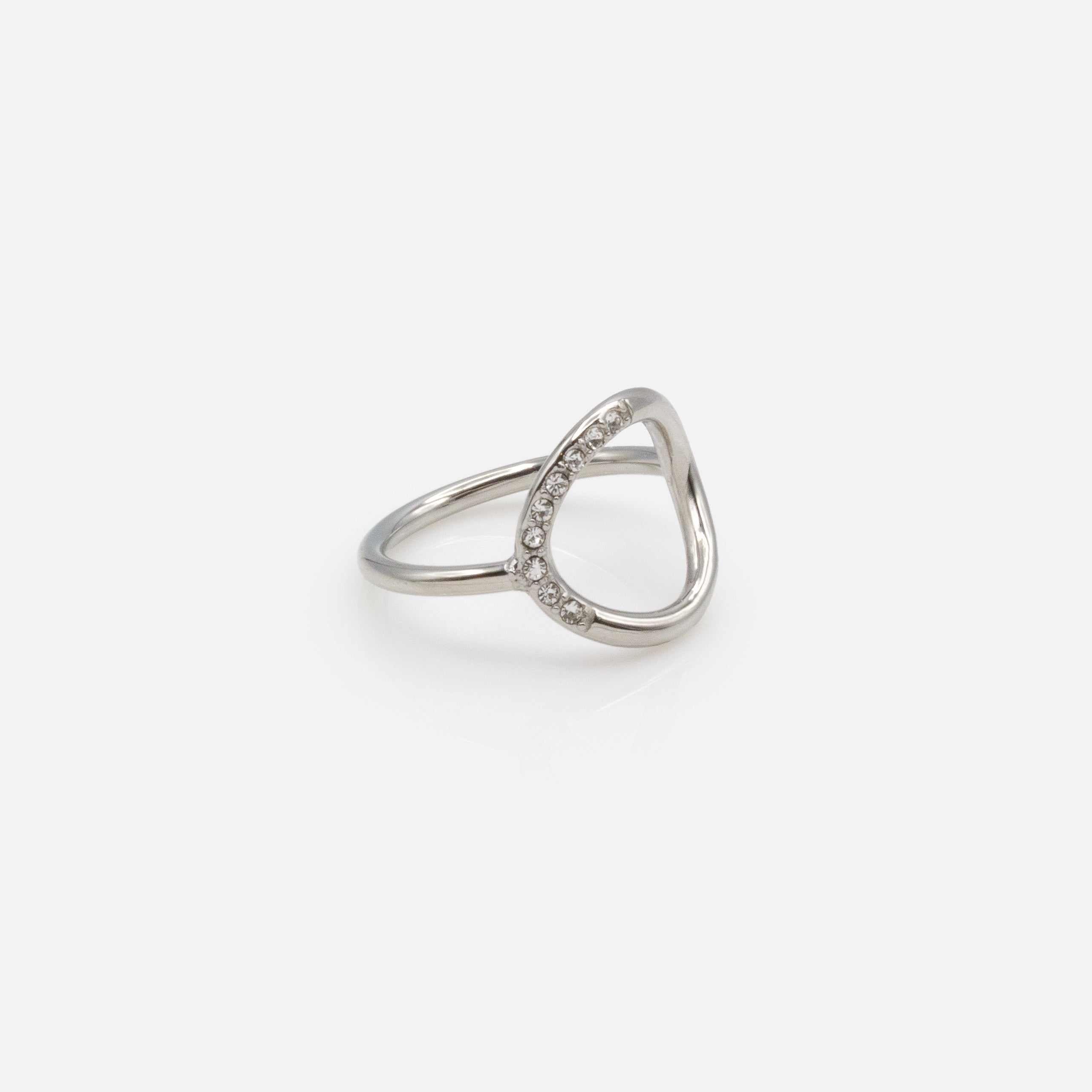 Bague argentée cercle vide avec zircons cubiques en acier inoxydable