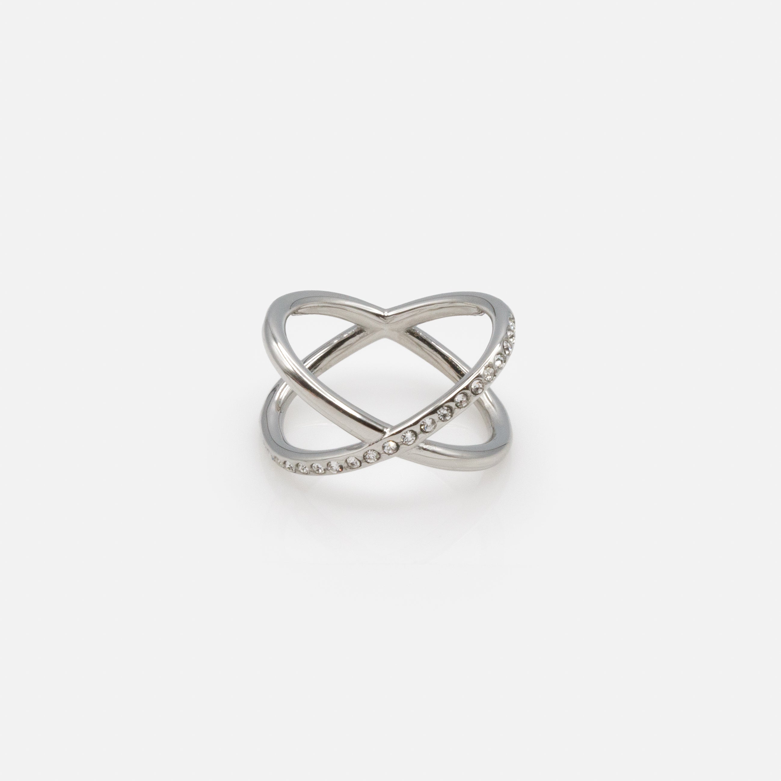 Bague argentée en "X" avec zircons cubiques en acier inoxydable
