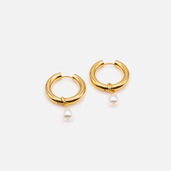 Charger l&#39;image dans la galerie, Boucles d&#39;oreilles anneaux épais dorés 24 mm avec breloque perle ronde en acier inoxydable
