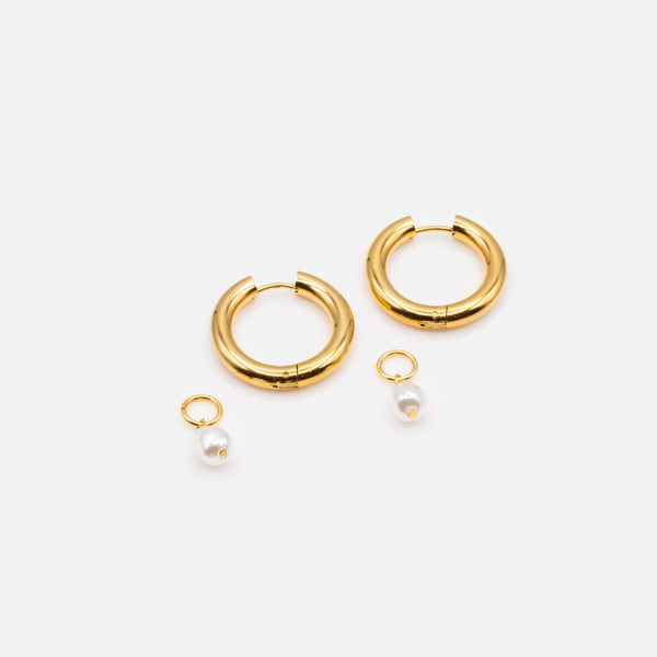 Charger l&#39;image dans la galerie, Boucles d&#39;oreilles anneaux épais dorés 24 mm avec breloque perle ronde en acier inoxydable
