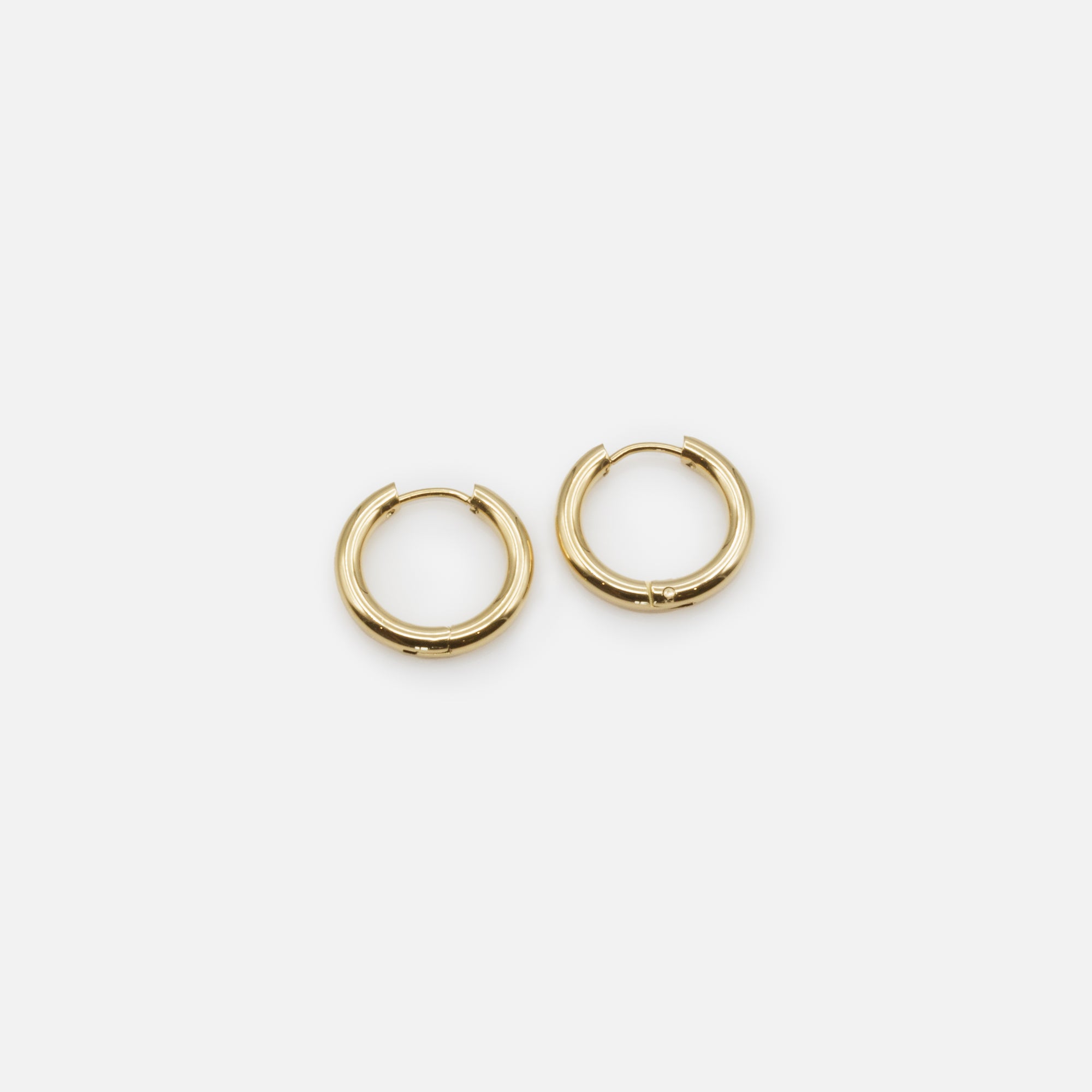 Curb chain and gold hoop earrings set in stainless steel