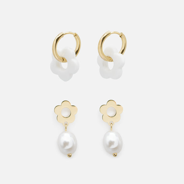 Load image into Gallery viewer, Mini &amp; Me gold earrings set with white flowers and stainless steel pearls
