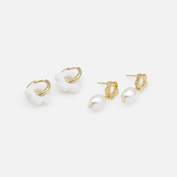 Charger l&#39;image dans la galerie, Ensemble de boucles d&#39;oreilles dorées Mini &amp; Me fleurs blanches et perles en acier inoxydable
