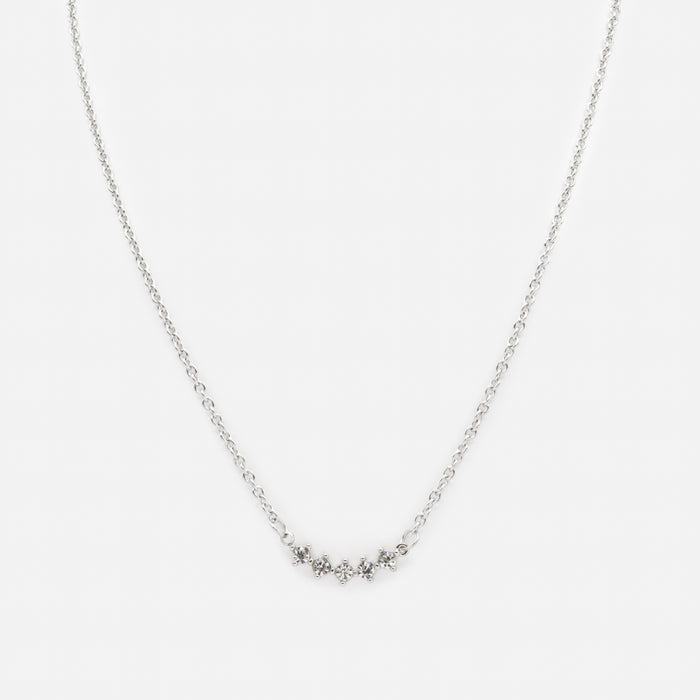 Collier argenté avec ses cinq zircons cubiques en acier inoxydable