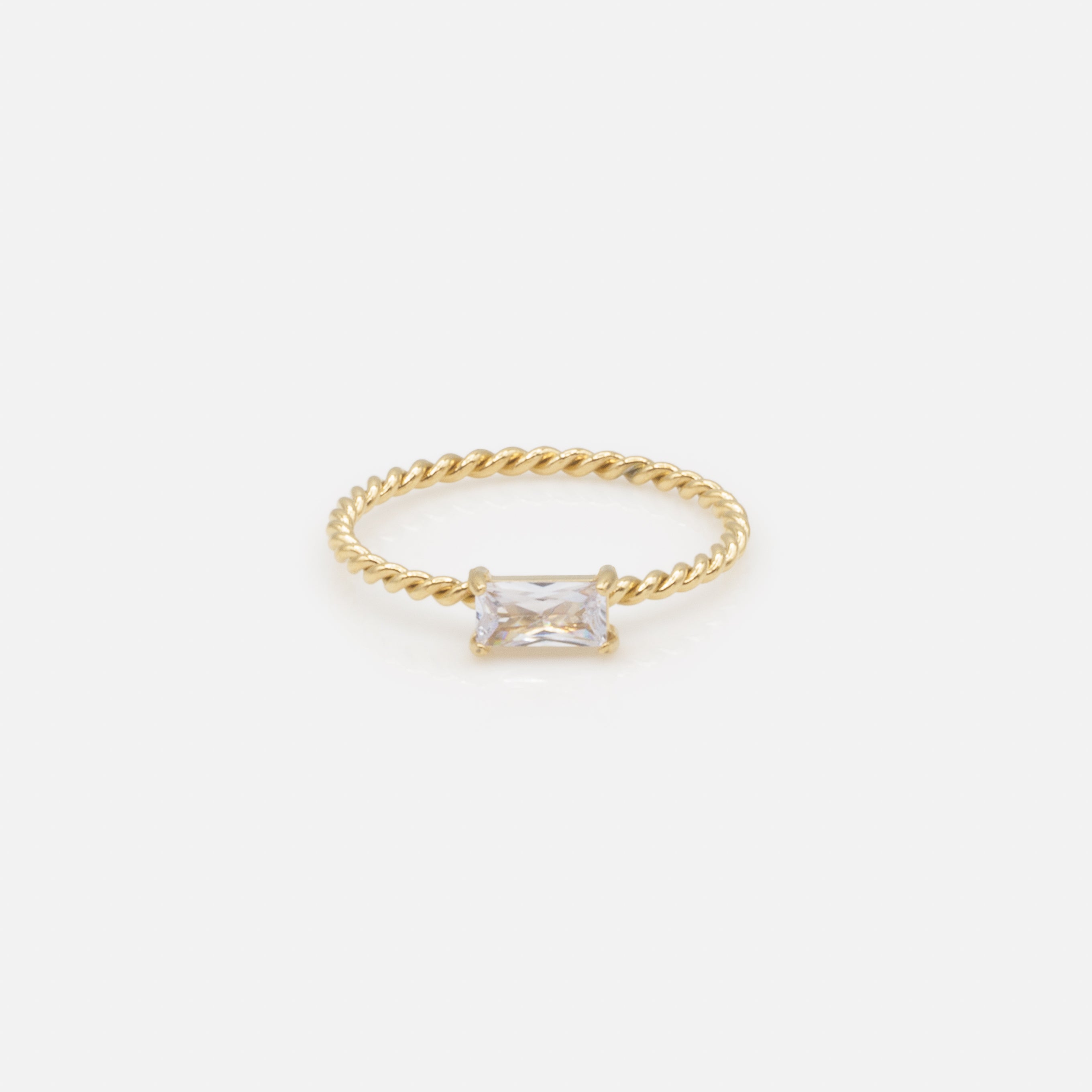 Bague dorée torsadée avec pierre rectangulaire en acier inoxydable