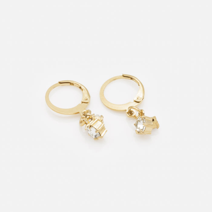 Boucles d'oreilles huggies dorées avec breloques de zircons cubiques en acier inoxydable