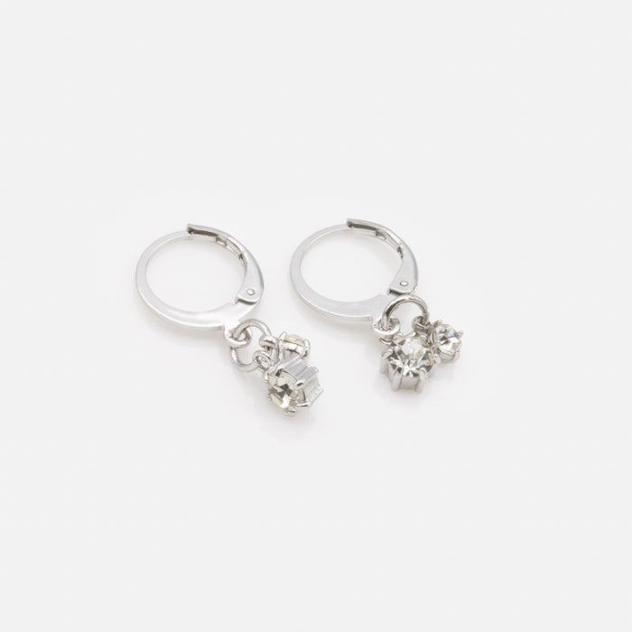 Boucles d'oreilles huggies argentées avec breloques de zircons cubiques en acier inoxydable