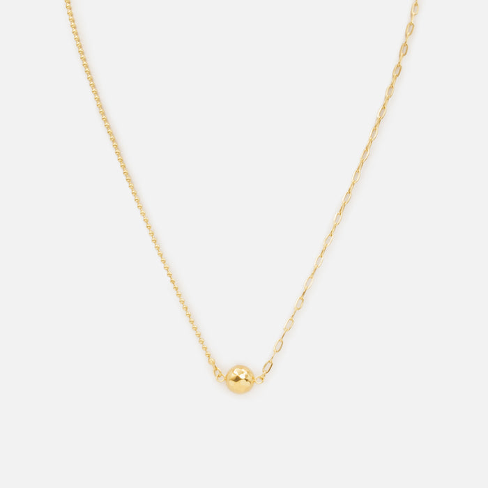 Collier doré maille deux façons avec sphère martelée en acier inoxydable