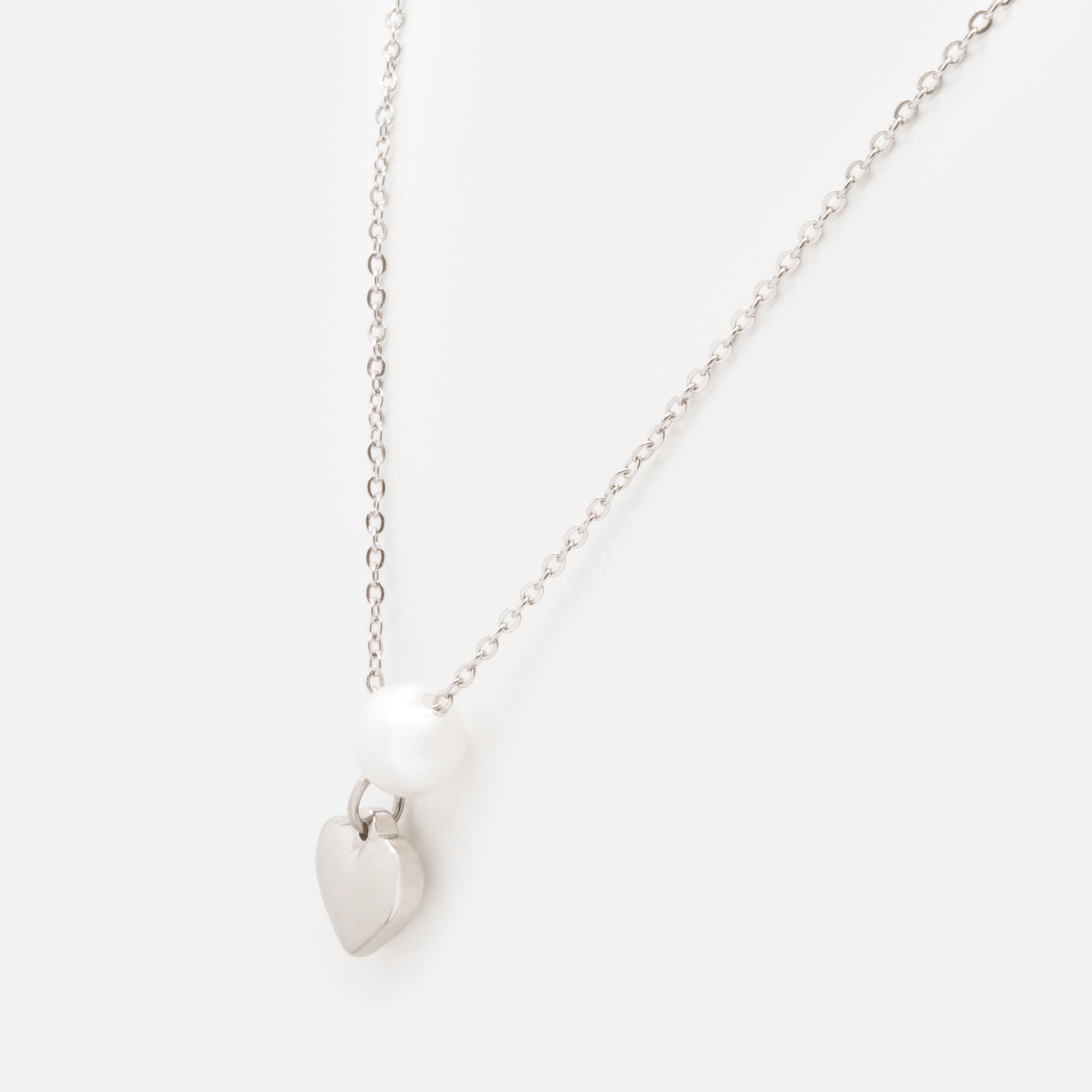 Collier argenté avec coeur et perle en acier inoxydable
