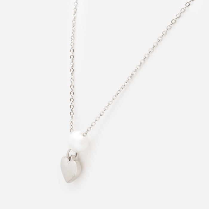 Collier argenté avec coeur et perle en acier inoxydable
