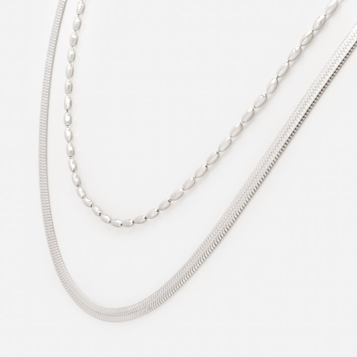 Collier argenté double chaîne à mailles plates et billes allongées en acier inoxydable