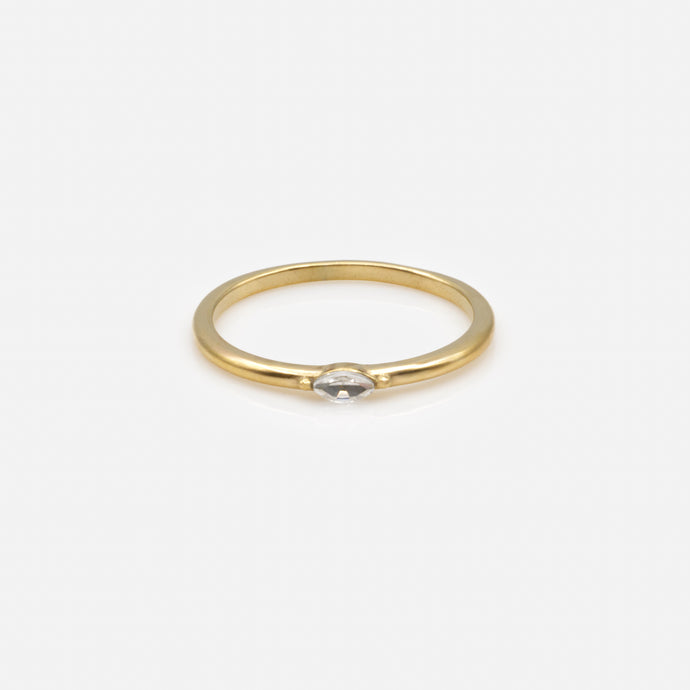 Bague dorée avec zircon cubique ovale en acier inoxydable