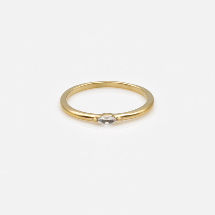 Bague dorée avec zircon cubique ovale en acier inoxydable