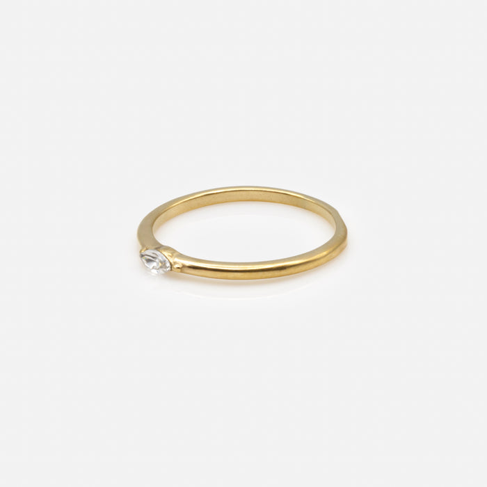 Bague dorée avec zircon cubique ovale en acier inoxydable