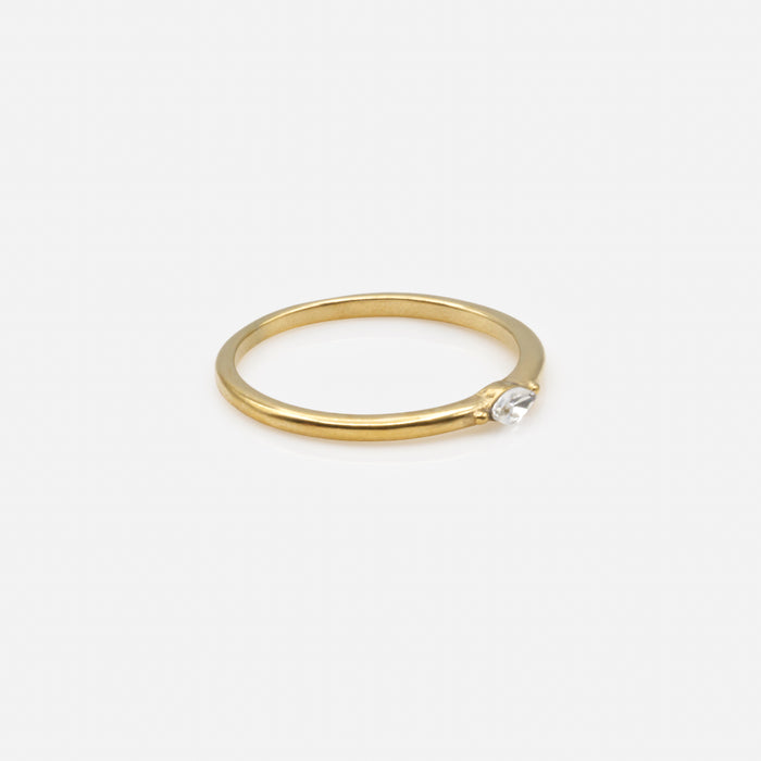 Bague dorée avec zircon cubique ovale en acier inoxydable