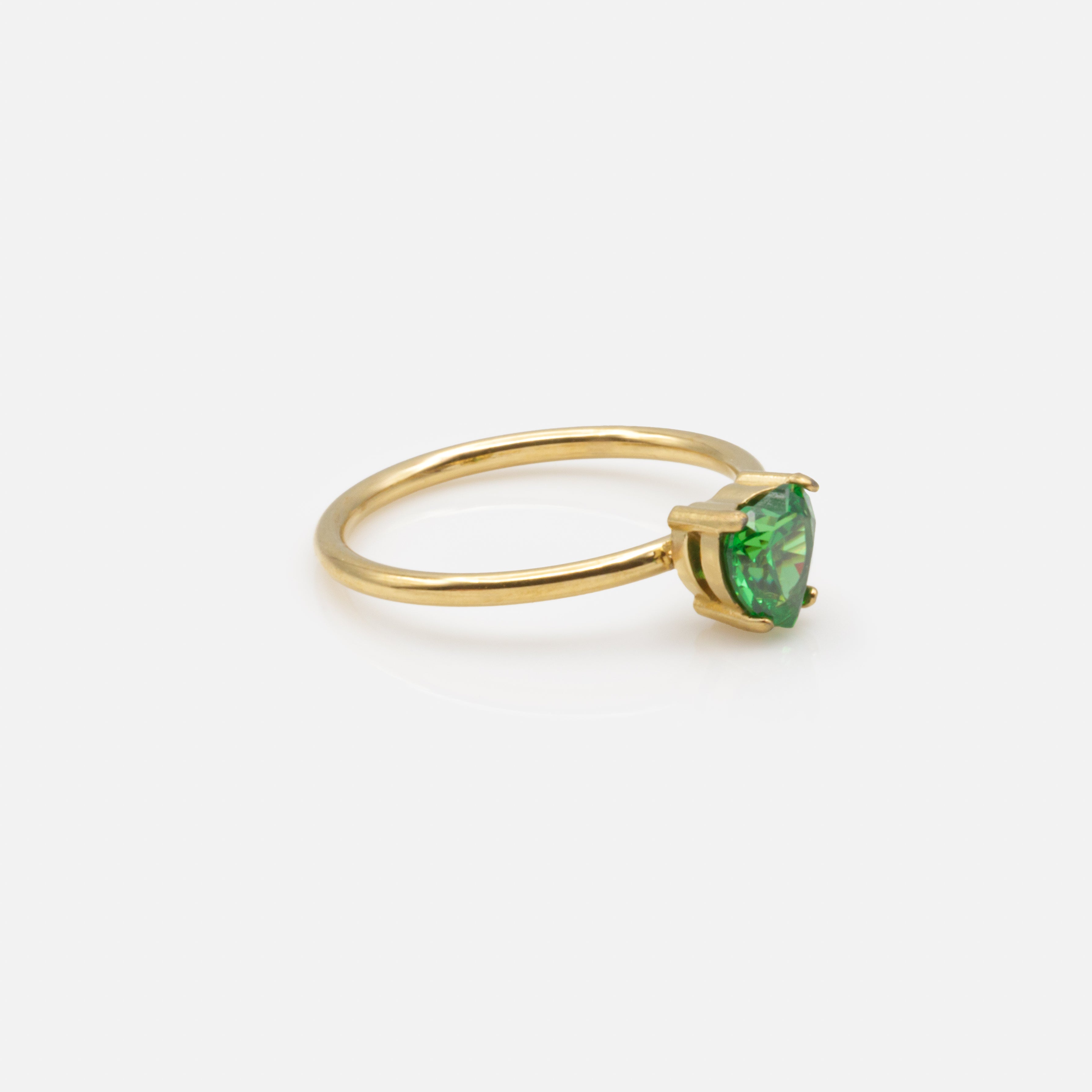 Bague dorée avec zircon cubique coeur vert en acier inoxydable