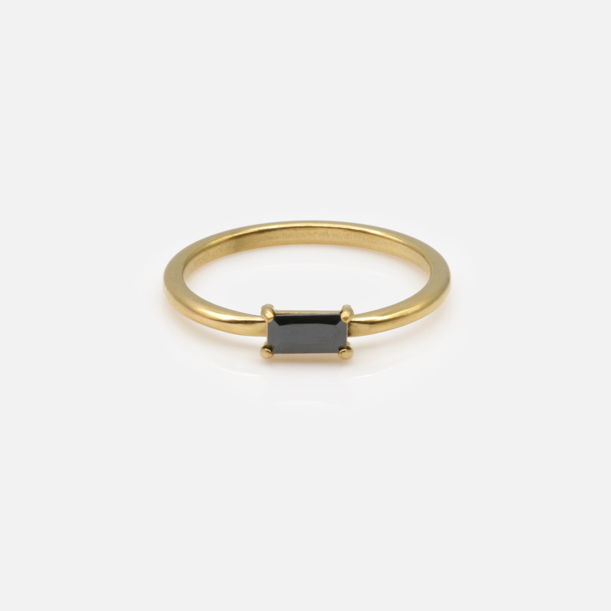 Bague dorée avec pierre rectangulaire noire en acier inoxydable