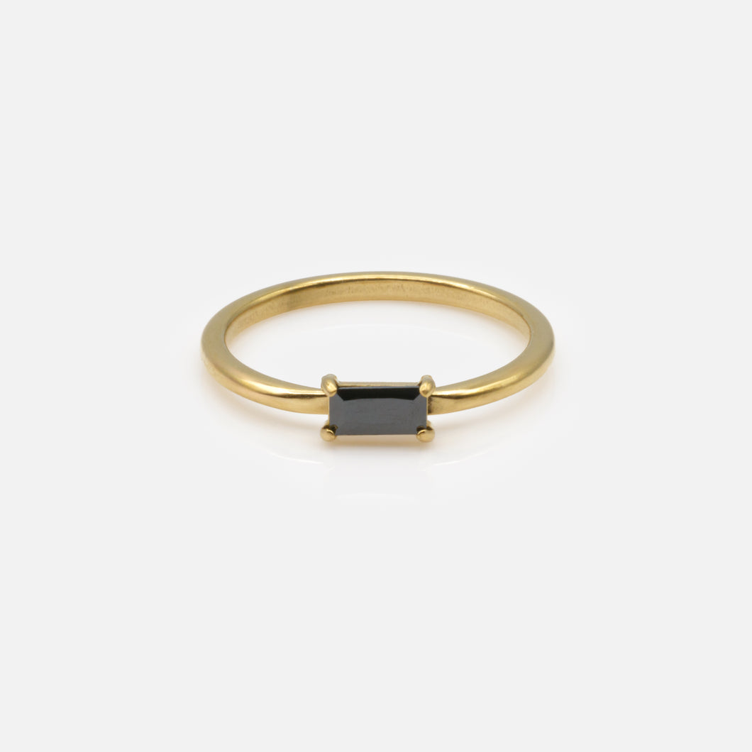 Bague dorée avec pierre rectangulaire noire en acier inoxydable