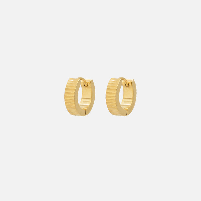 Boucles d'oreilles huggies dorées rayures horizontales en acier inoxydable