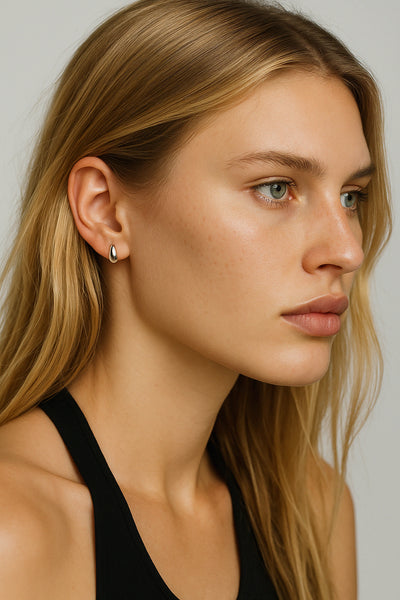 Charger l&#39;image dans la galerie, Petites boucles d&#39;oreilles argentées en forme de goutte en acier inoxydable
