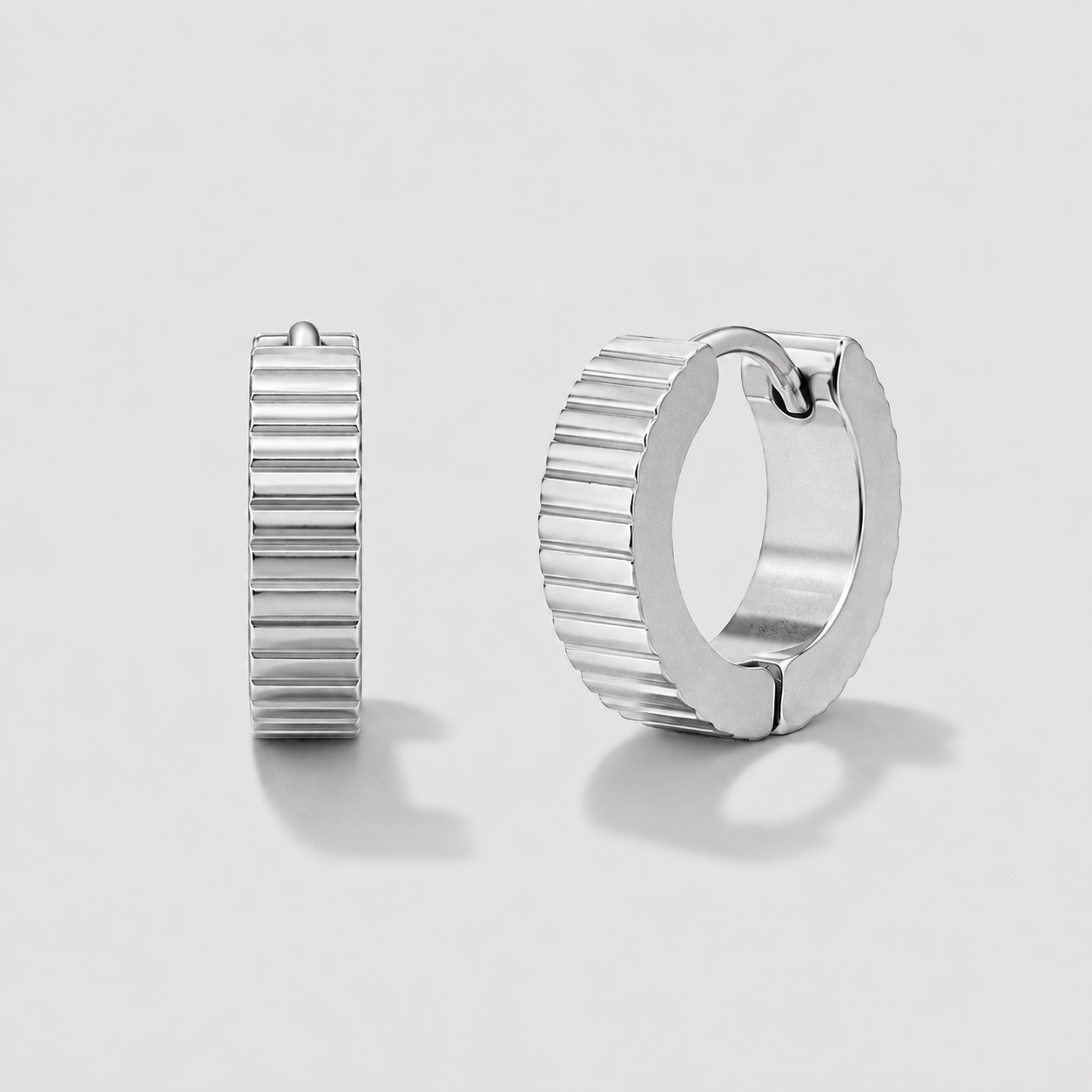 Boucles d'oreilles anneaux argentées striées horizontalement en acier inoxydable
