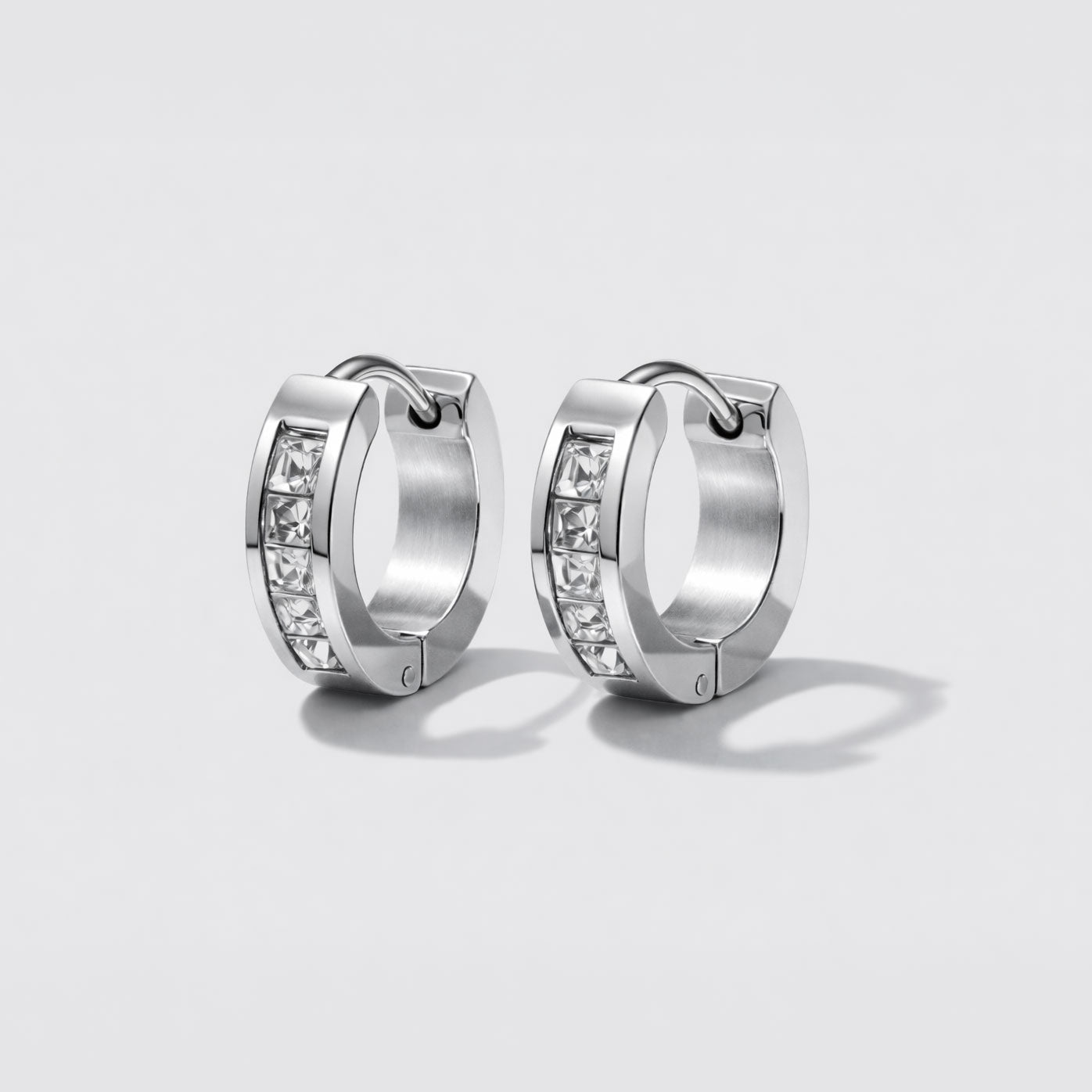 Boucles d'oreilles anneaux argentées en acier inoxydable avec pierres de cristal