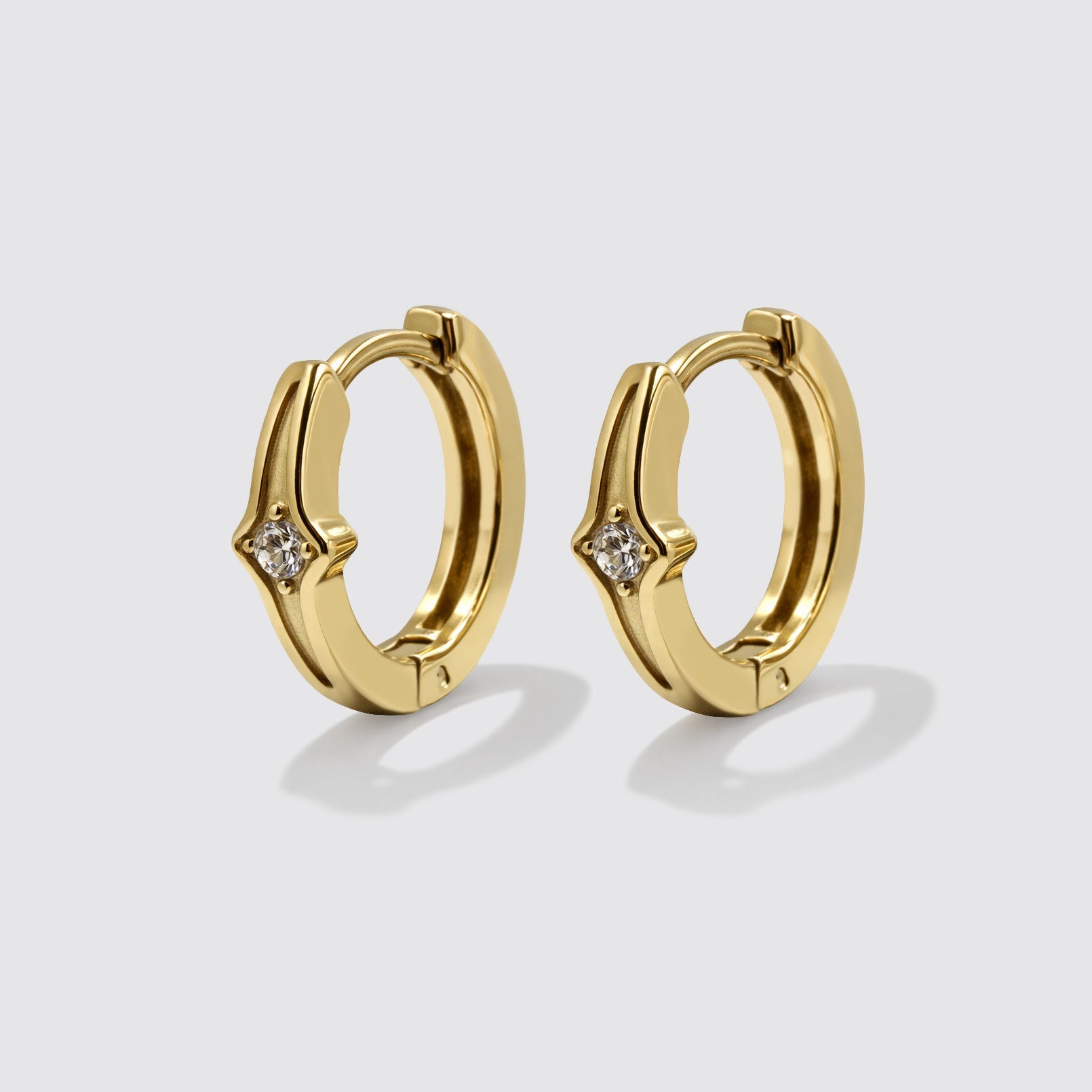 Boucles d'oreilles anneaux dorées en acier inoxydable avec étoile