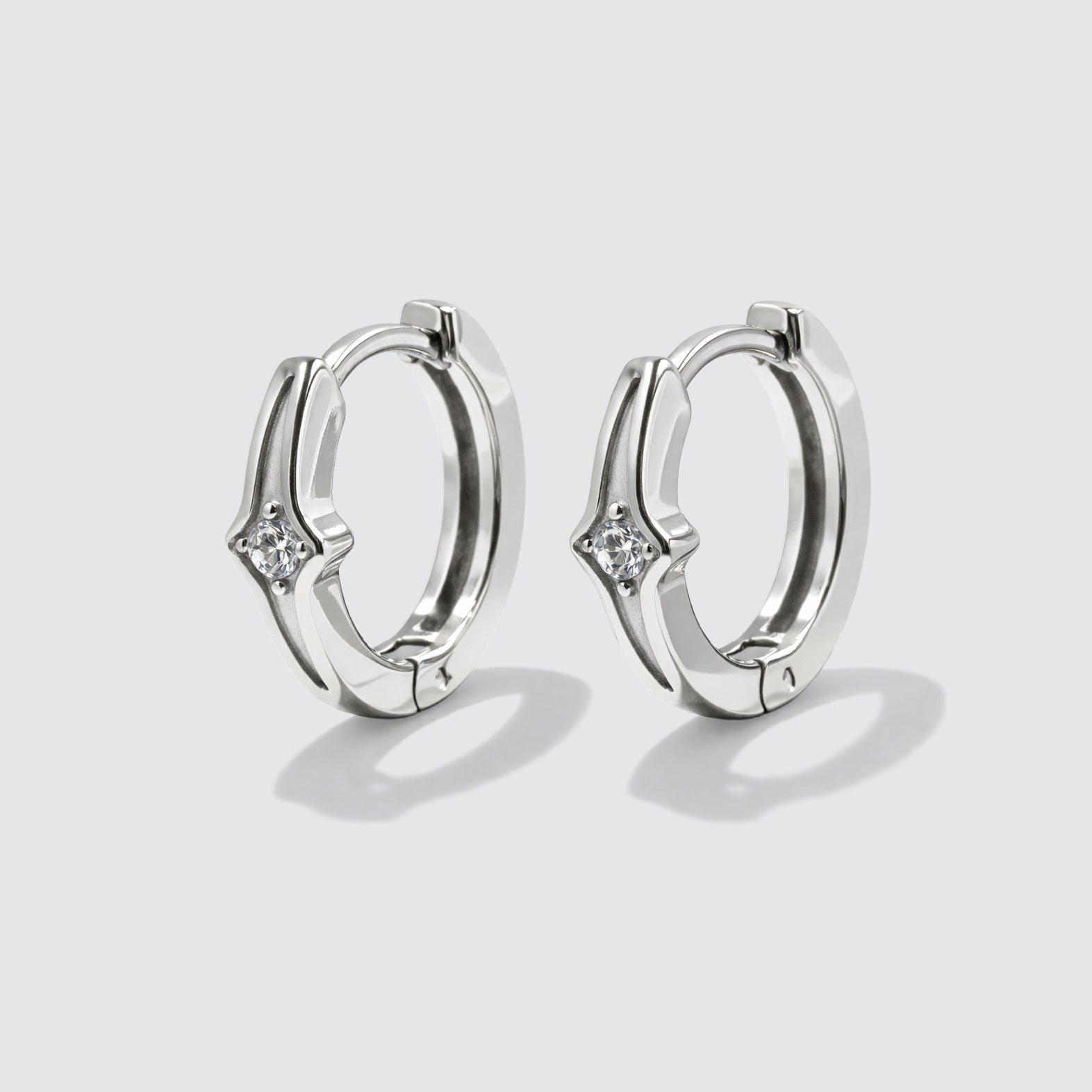 Boucles d'oreilles anneaux argentées en acier inoxydable avec étoile