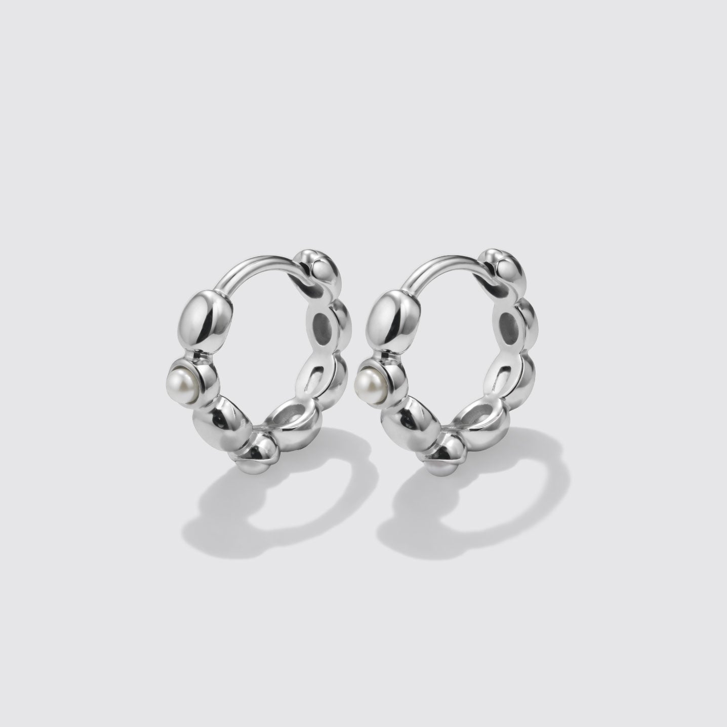 Boucles d'oreilles anneaux argentées en acier inoxydable avec perles