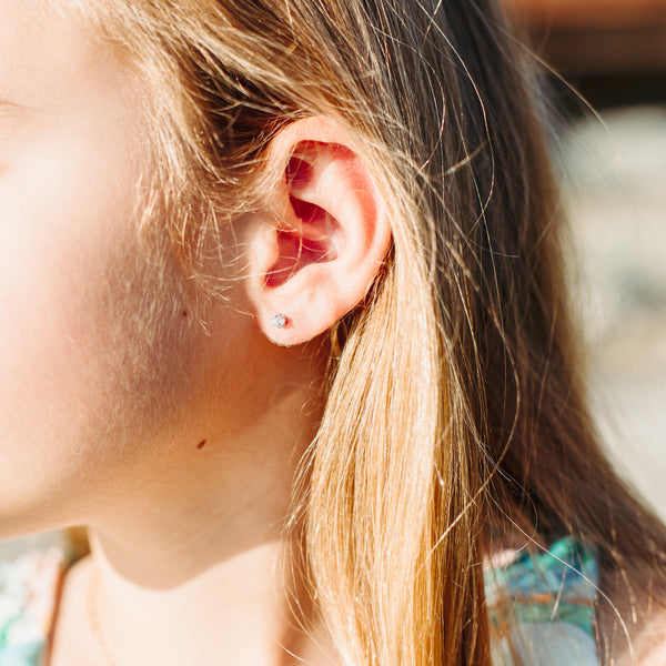 Charger l&#39;image dans la galerie, Mini boucles d’oreilles argentées avec zircon 3 mm en acier inoxydable
