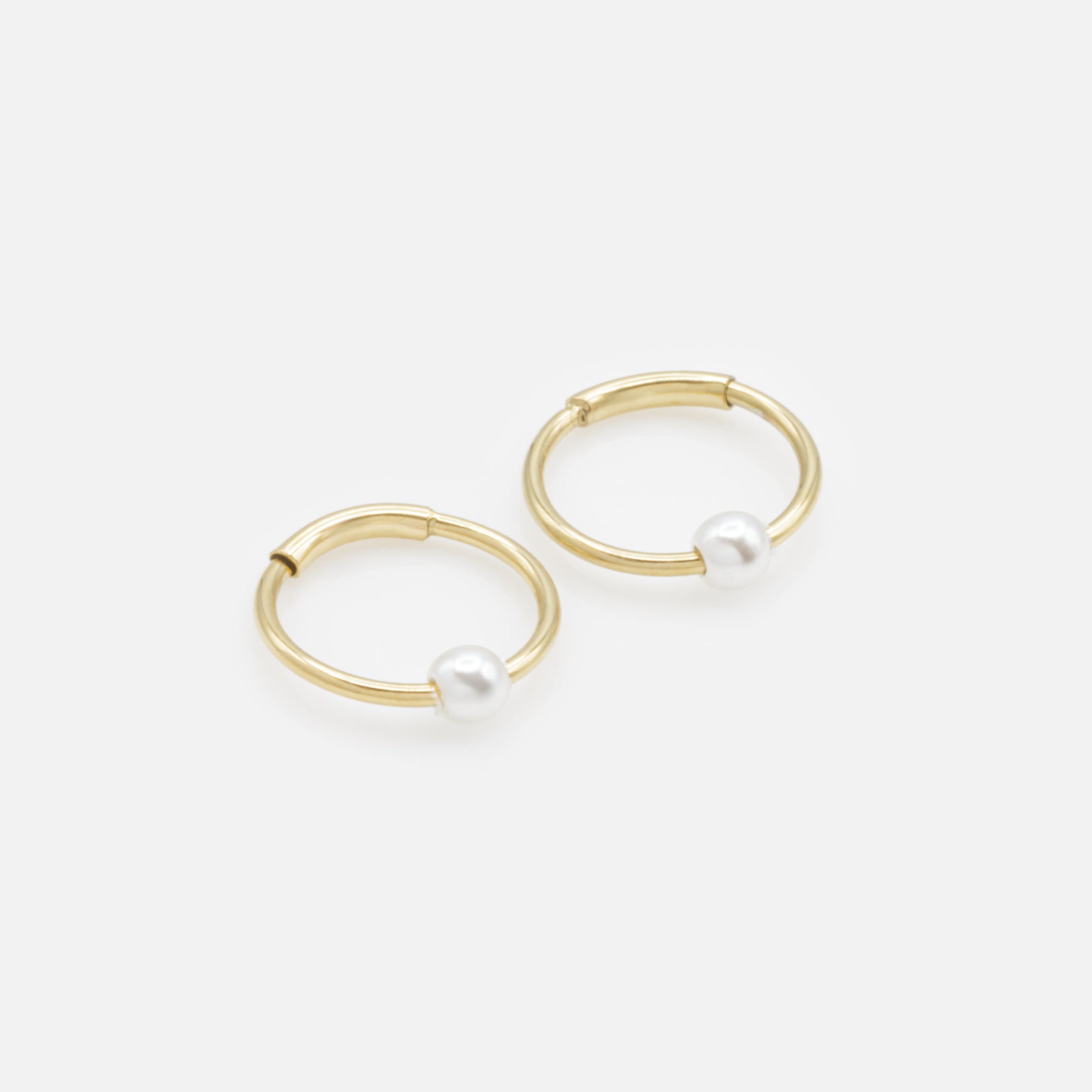 Mini gold-plated sleeper earrings with pearl in stainless steel