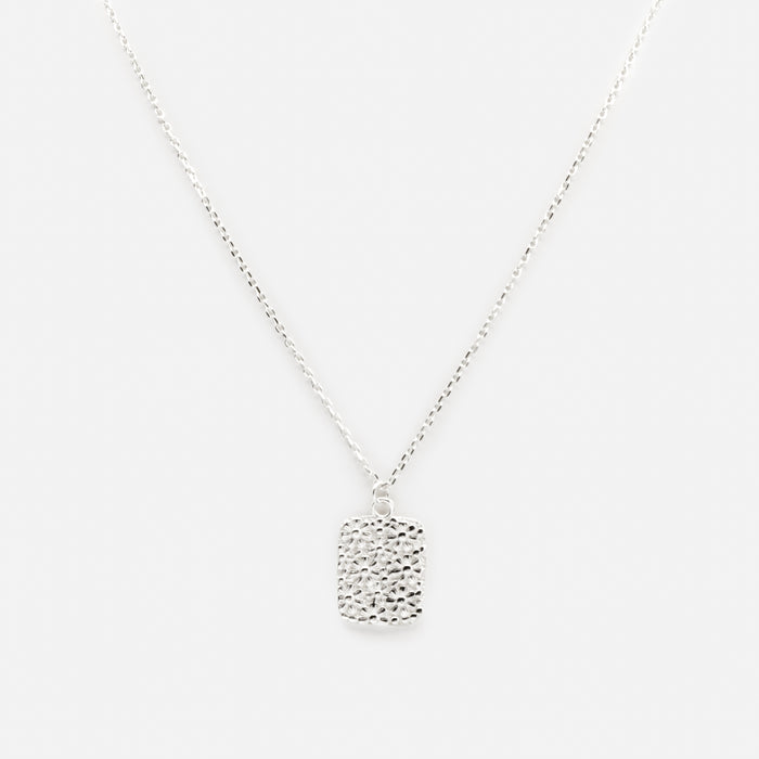 Collier avec breloque plaque fleurie en argent sterling