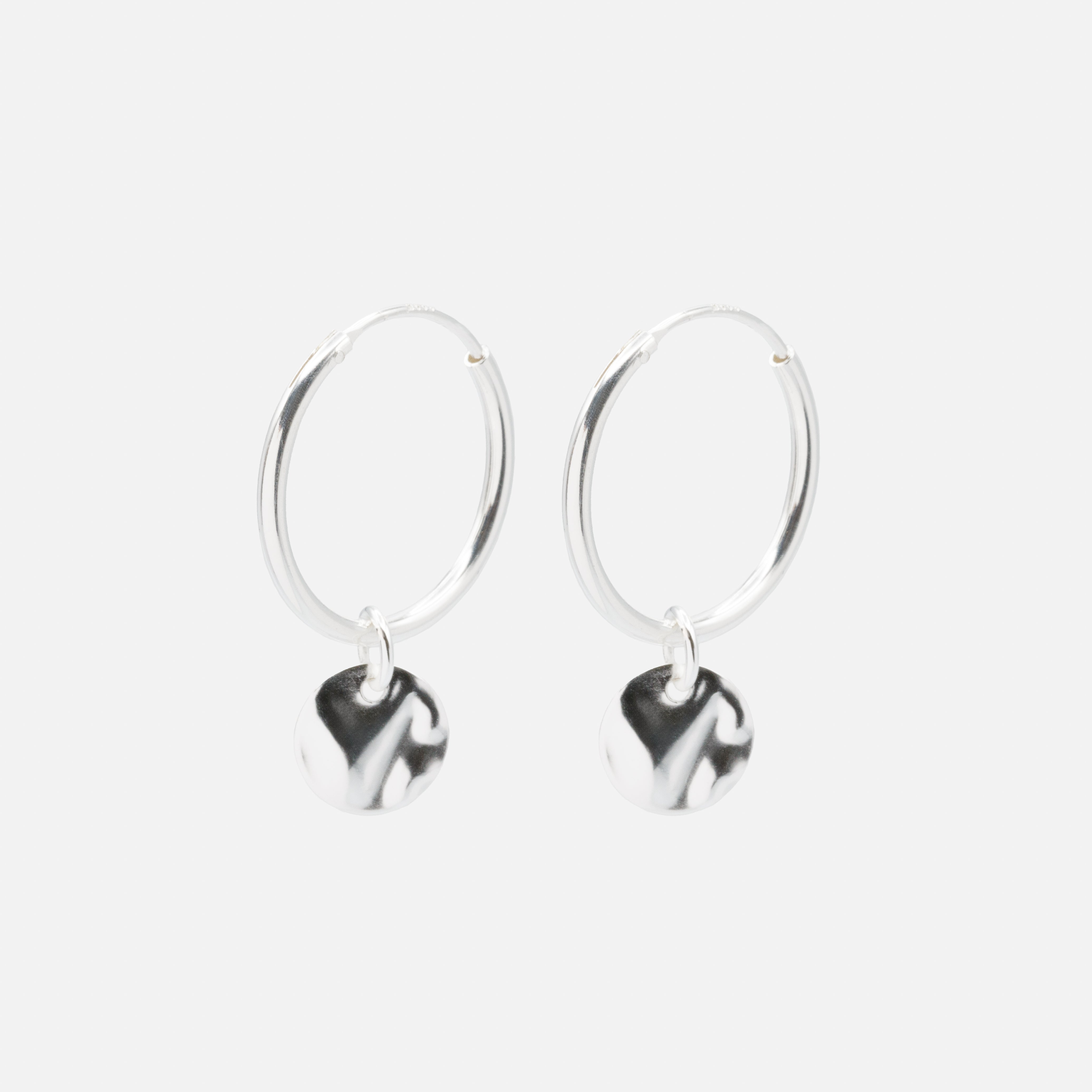 Boucles d'oreilles anneaux avec breloque amovible martelée en argent sterling