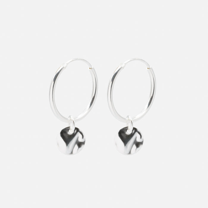 Boucles d'oreilles anneaux avec breloque amovible martelée en argent sterling