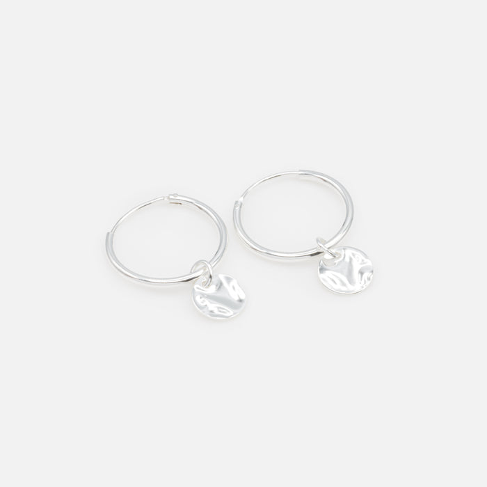 Boucles d'oreilles anneaux avec breloque amovible martelée en argent sterling