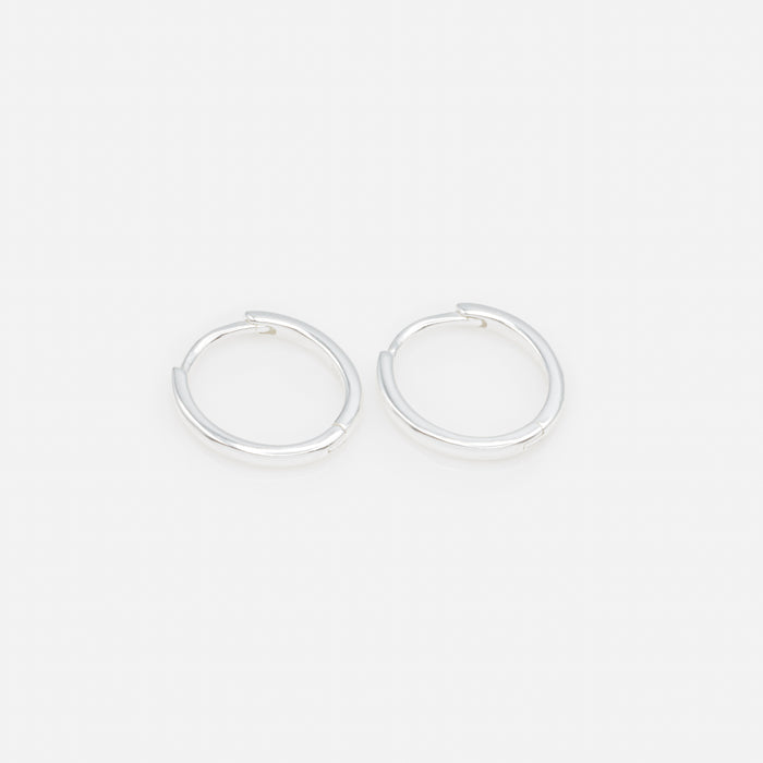 Boucles d'oreilles huggies ovales en argent sterling