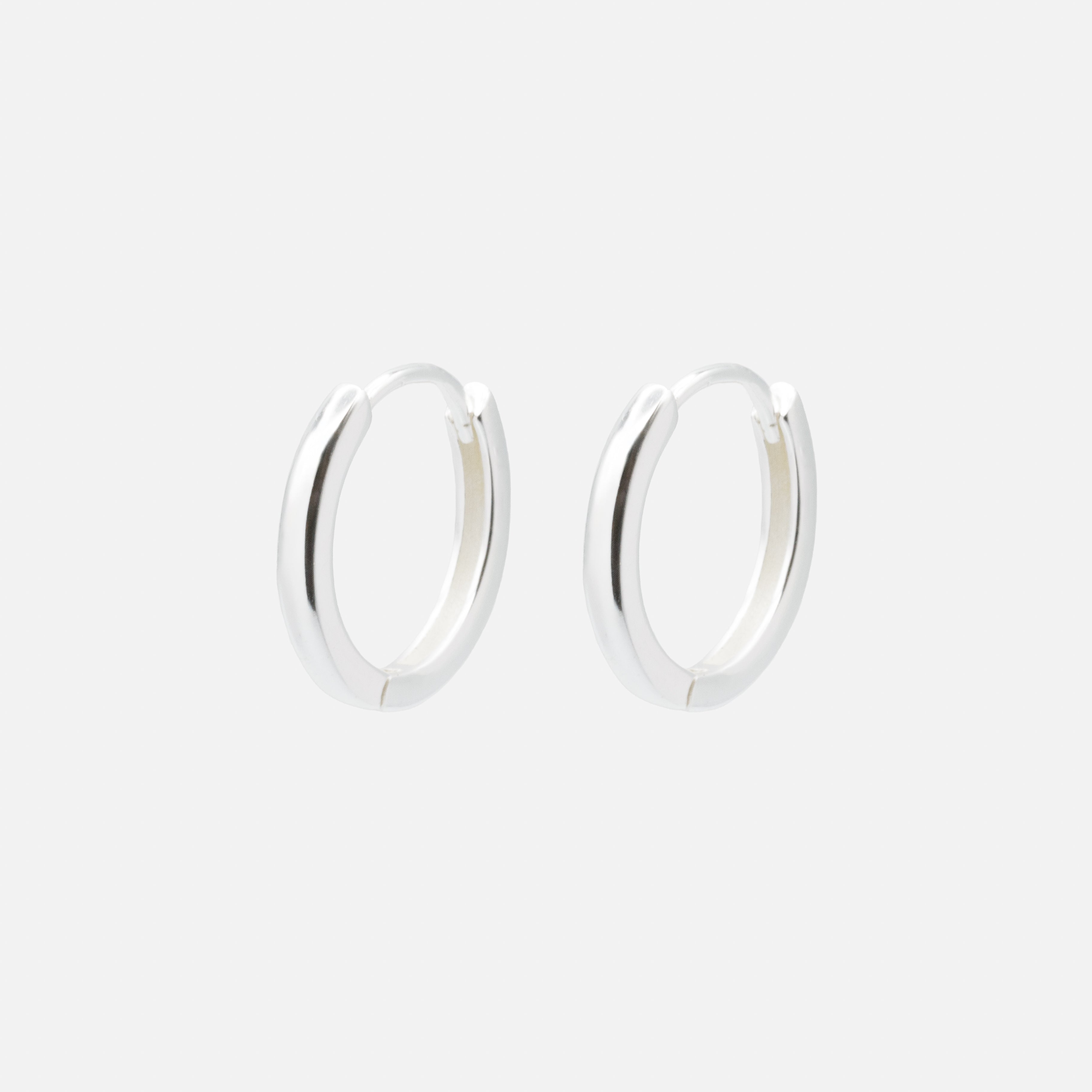 Boucles d'oreilles huggies classiques en argent sterling