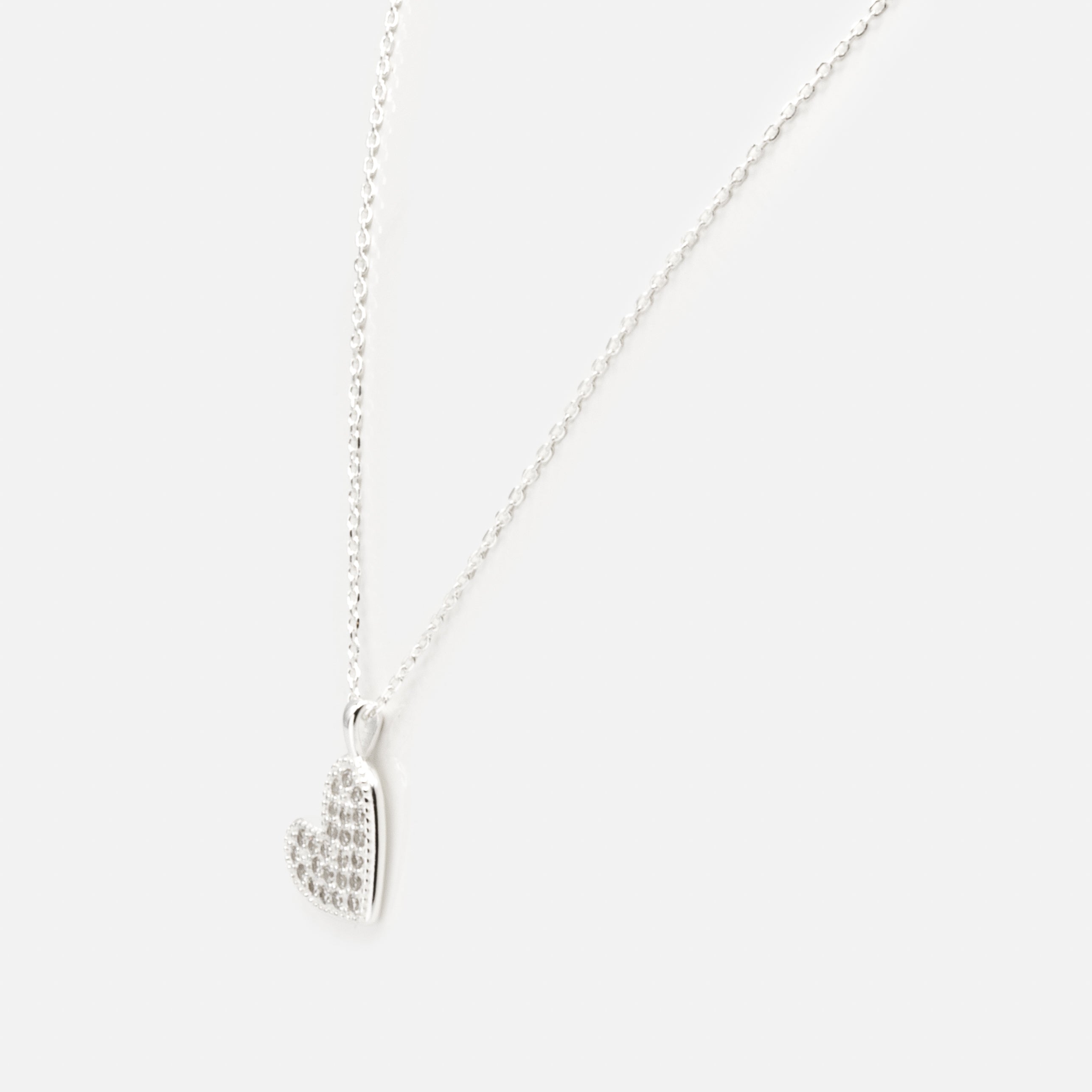Collier avec breloque coeur plat et zircons cubiques en argent sterling