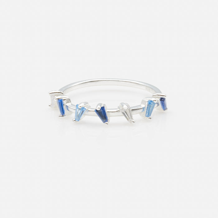 Bague délicates pierres triangulaires tons de bleu en argent sterling