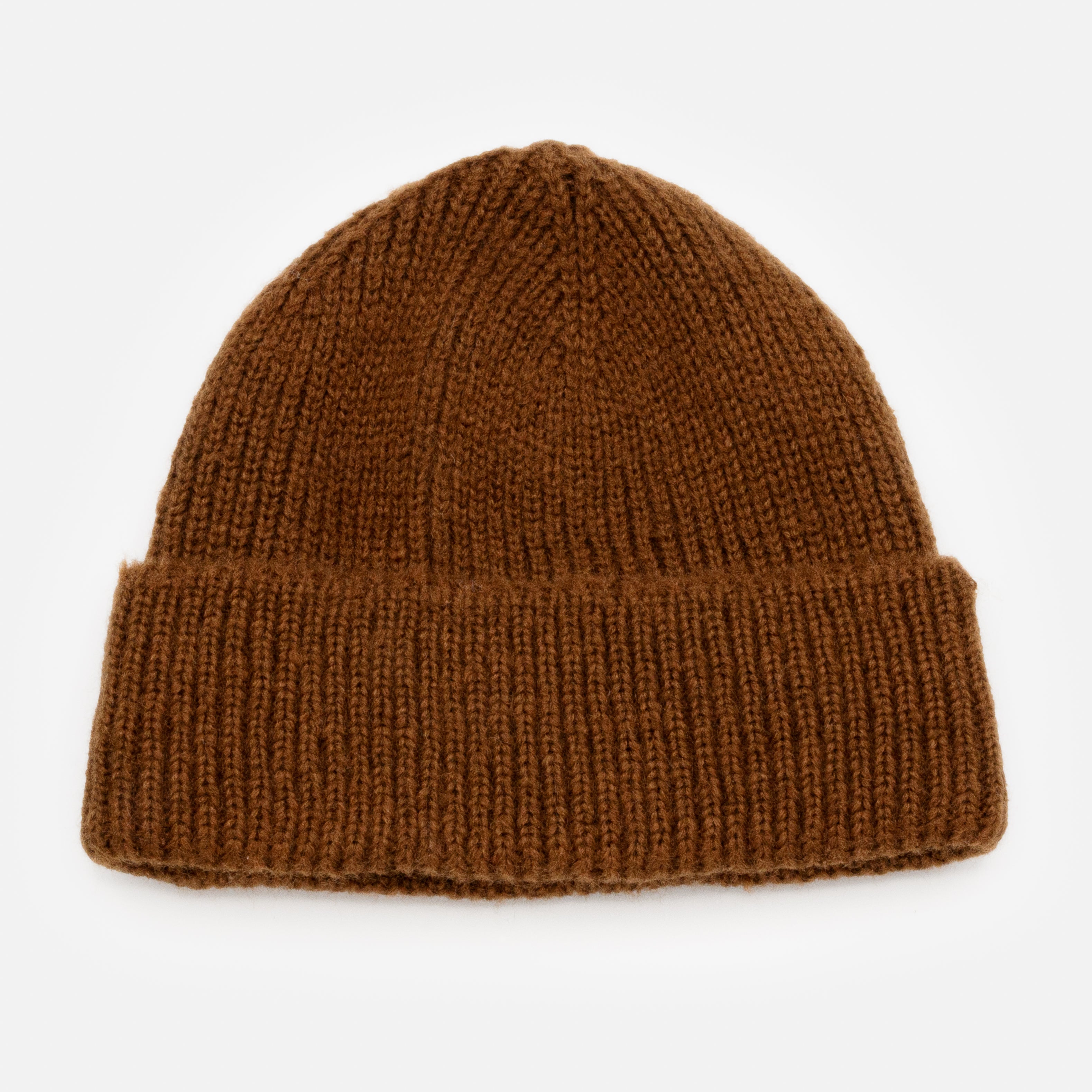 Tuque brune en tricot à petites mailles