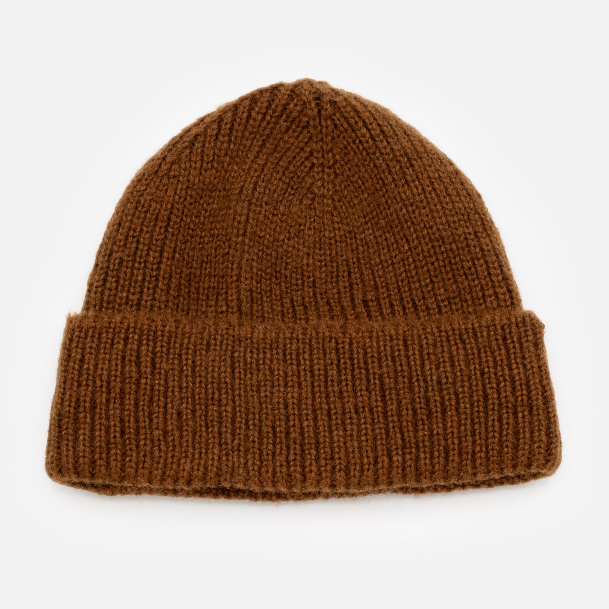 Tuque brune en tricot à petites mailles
