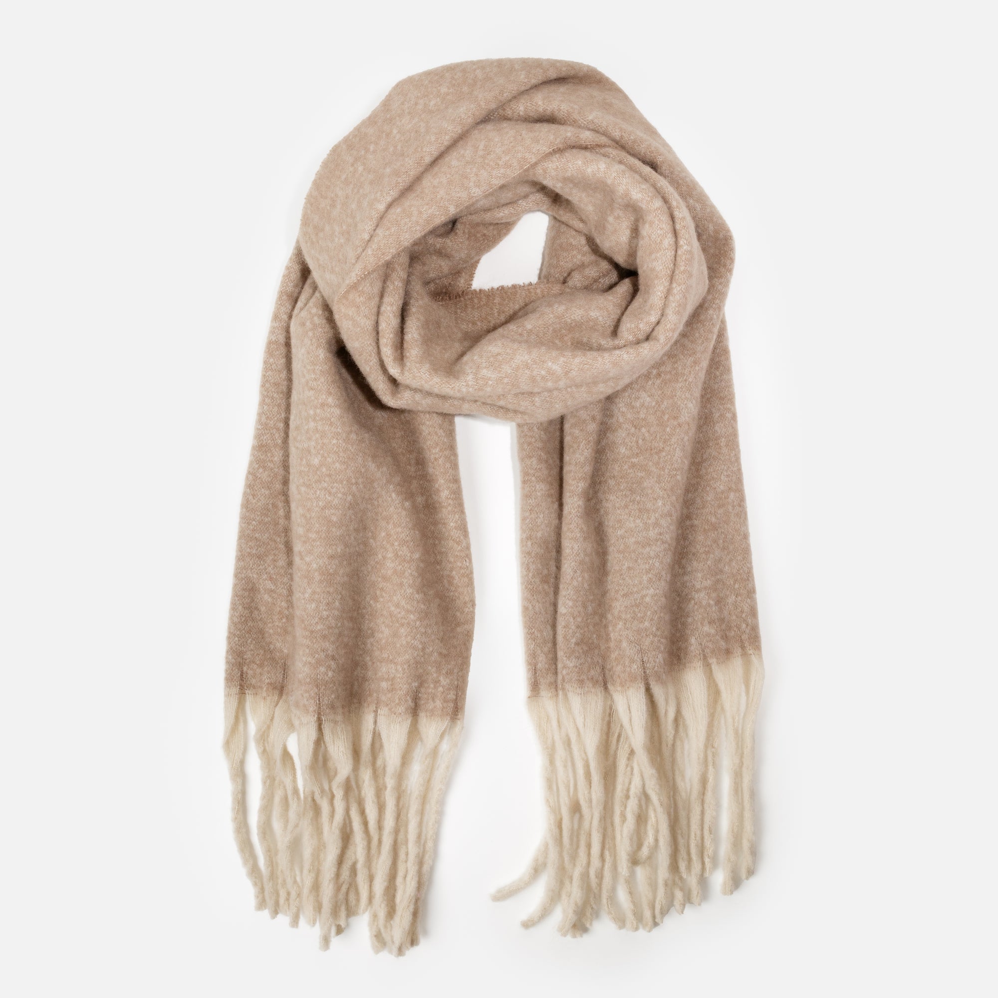 Cozy beige scarf with ivory fringes