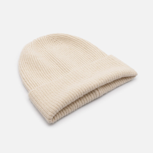 Charger l&#39;image dans la galerie, Tuque ivoire en tricot à petites mailles
